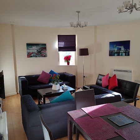 Two Bedrooms, Two Bath, Up To 3 Beds 1 Sofa - Slough Windsor Legoland Bagian luar foto