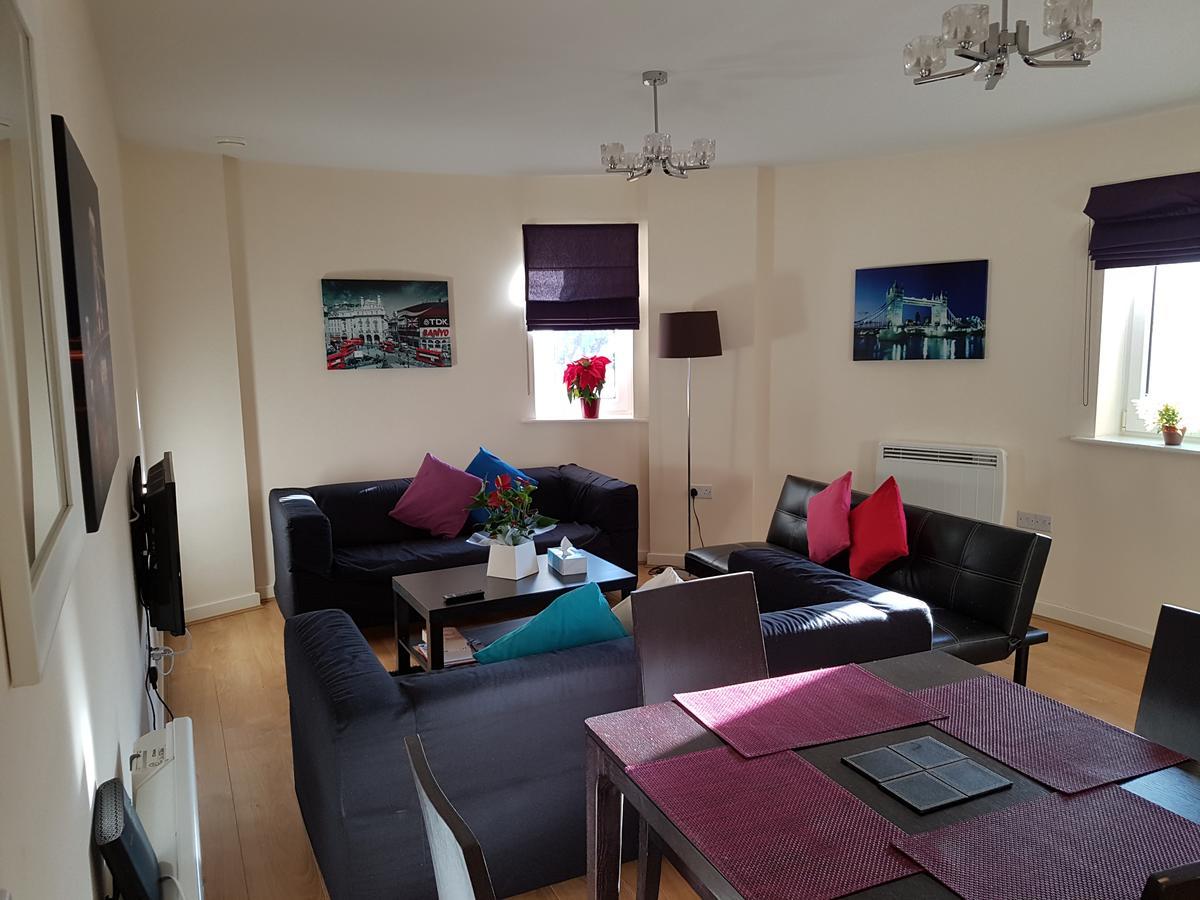 Two Bedrooms, Two Bath, Up To 3 Beds 1 Sofa - Slough Windsor Legoland Bagian luar foto